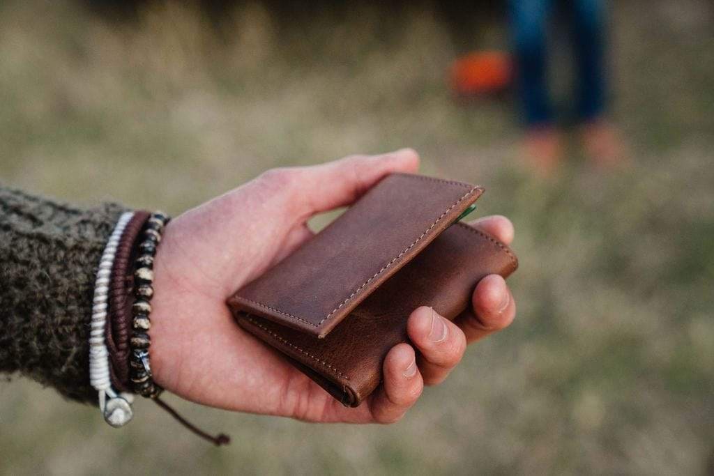 9 lưu ý trong phong thủy ví đựng tiền mà bạn nên biết để tiền bạc không bao  giờ cạn - Vua Nệm