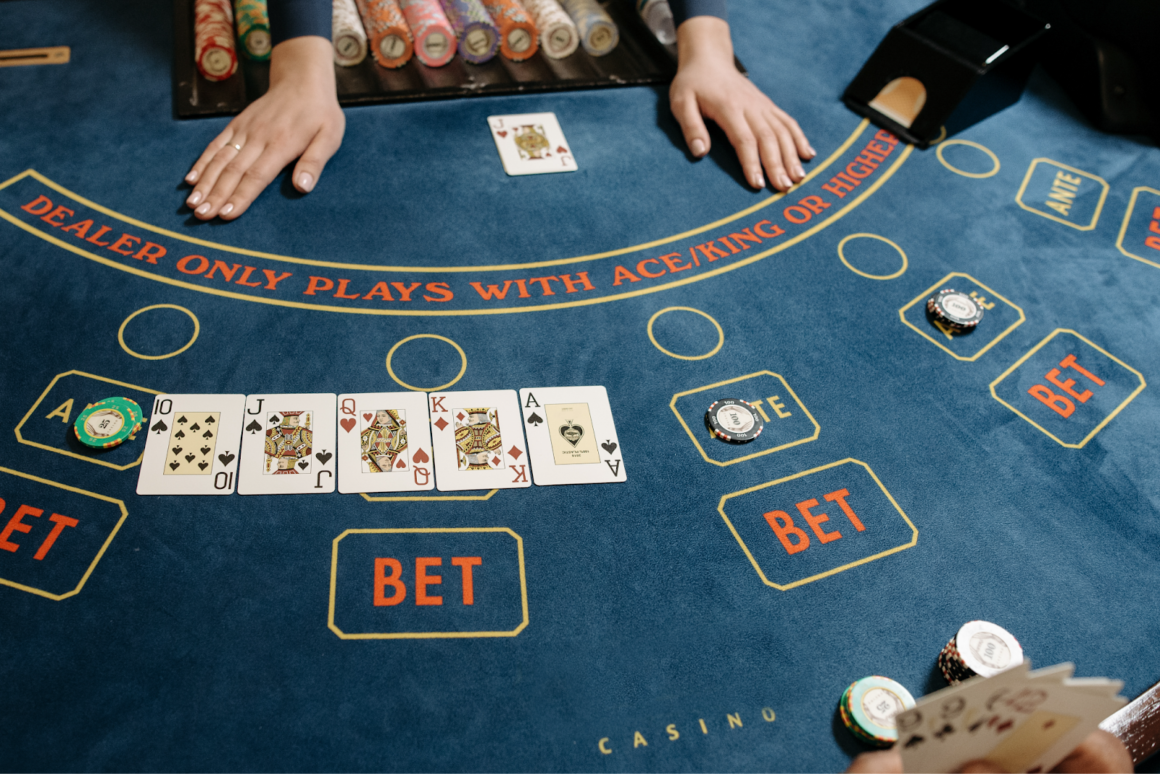 Baccarat Vs. Roulette: Bạn nên chơi trò chơi sòng bài nào?