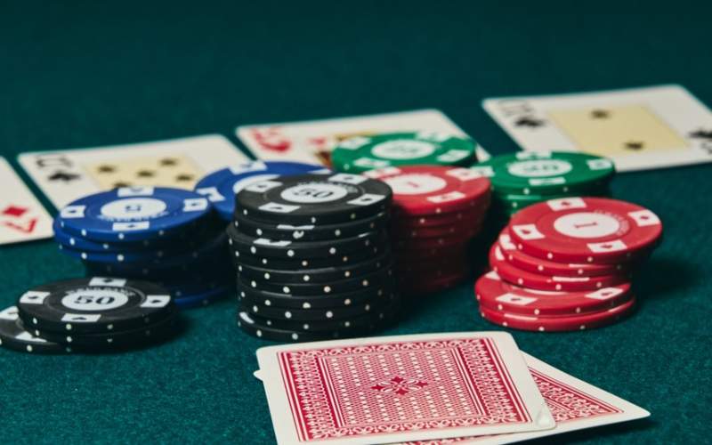 Bluff trong poker là gì? Cách thực hiện bluff thế nào? 