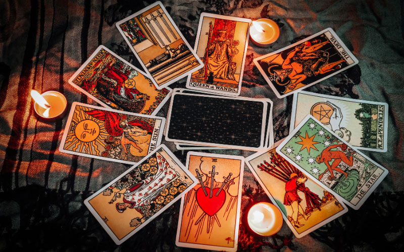 Tarot: Bạn nên làm gì bây giờ? Tìm hiểu hướng dẫn cơ bản