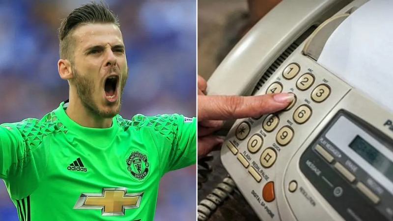 Chắc chắn thủ môn David De Gea rất cay đắng với chiếc máy fax của MU