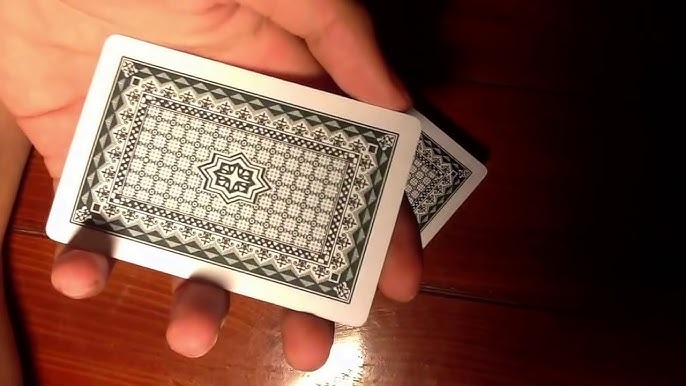 Nhận biết lá bài từ mặt sau qua hoa văn