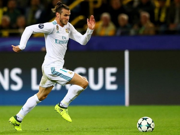 Trung bình 1 cầu thủ bóng đá chạy bao nhiêu km mỗi trận?