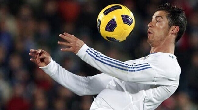 Hướng Dẫn Cách Đỡ Bóng Bổng Chuẩn Xác Nhất Cho Các Cầu Thủ