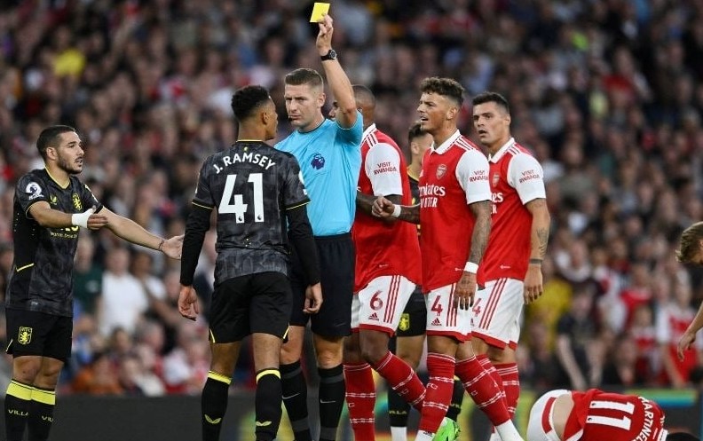 Lỗi 12 trong bóng đá là gì?