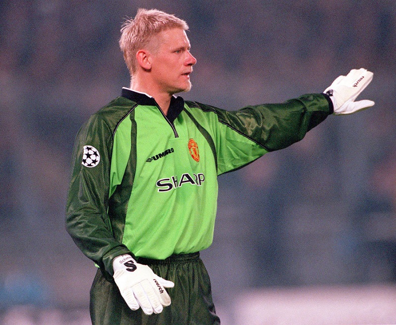 Thủ môn Peter Schmeichel trong màu áo MU
